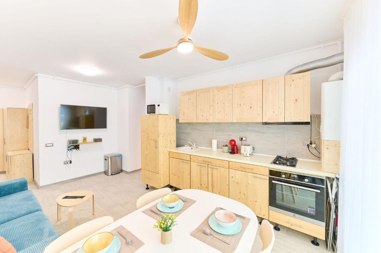 Blacksearama Apartment- Spa, Pools And Parking Mamaia Esterno foto
